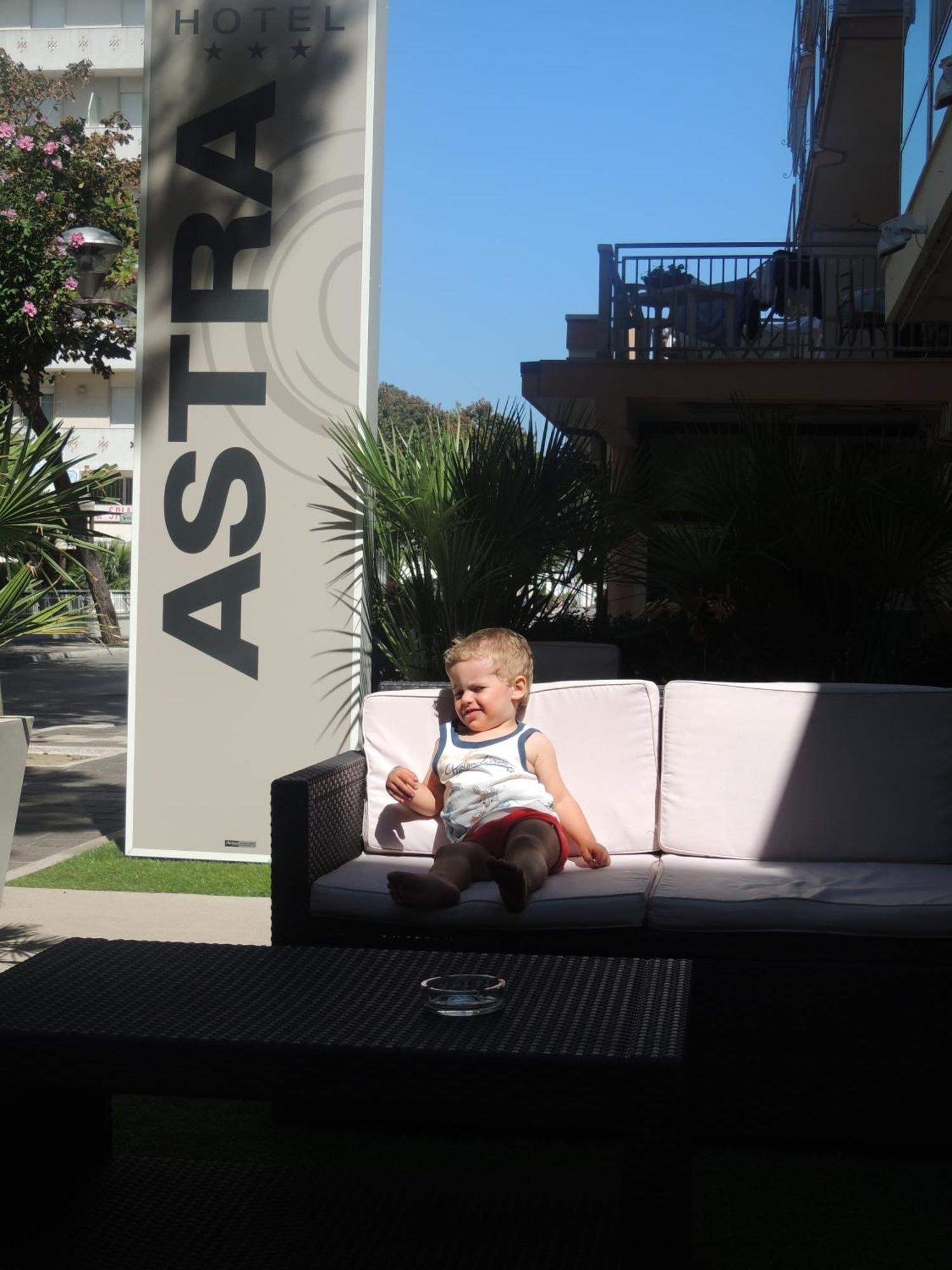 Hotel Astra Misano Adriatico Exterior foto